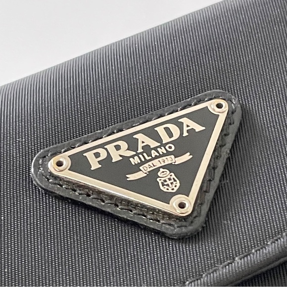 Prada black Tessuto nylon triangle logo saffiano leather key case - Picture 3 of 11
